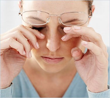 Chăm sóc mặt cận thị đúng cách dành cho người lười