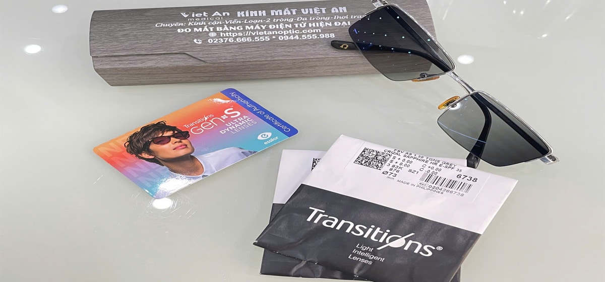 Tròng kính đổi màu của một số hãng lớn tích hợp lọc ánh sáng xanh